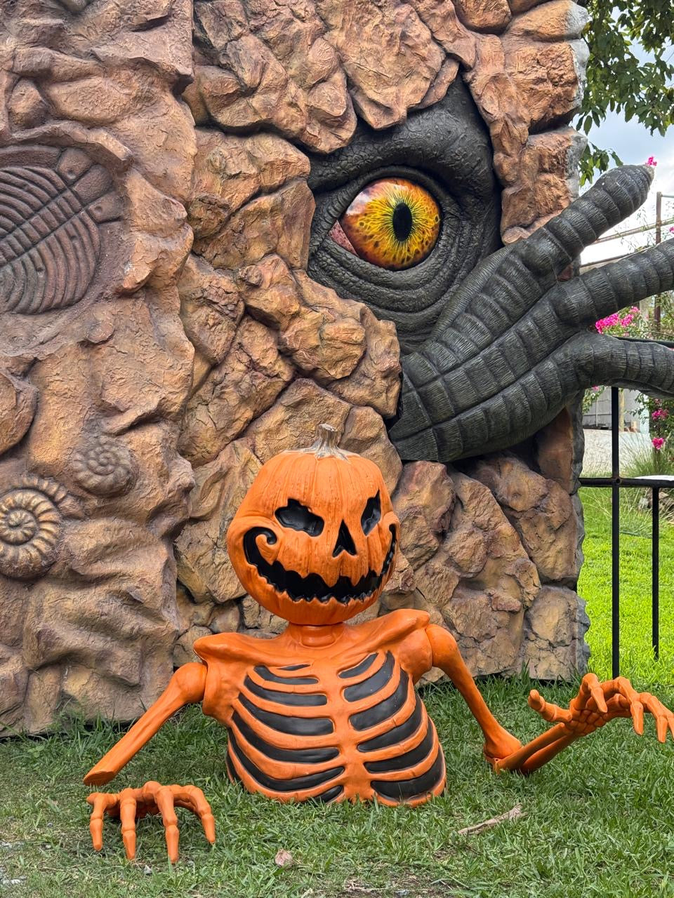 Noches de Dino Terror 🎃🦖